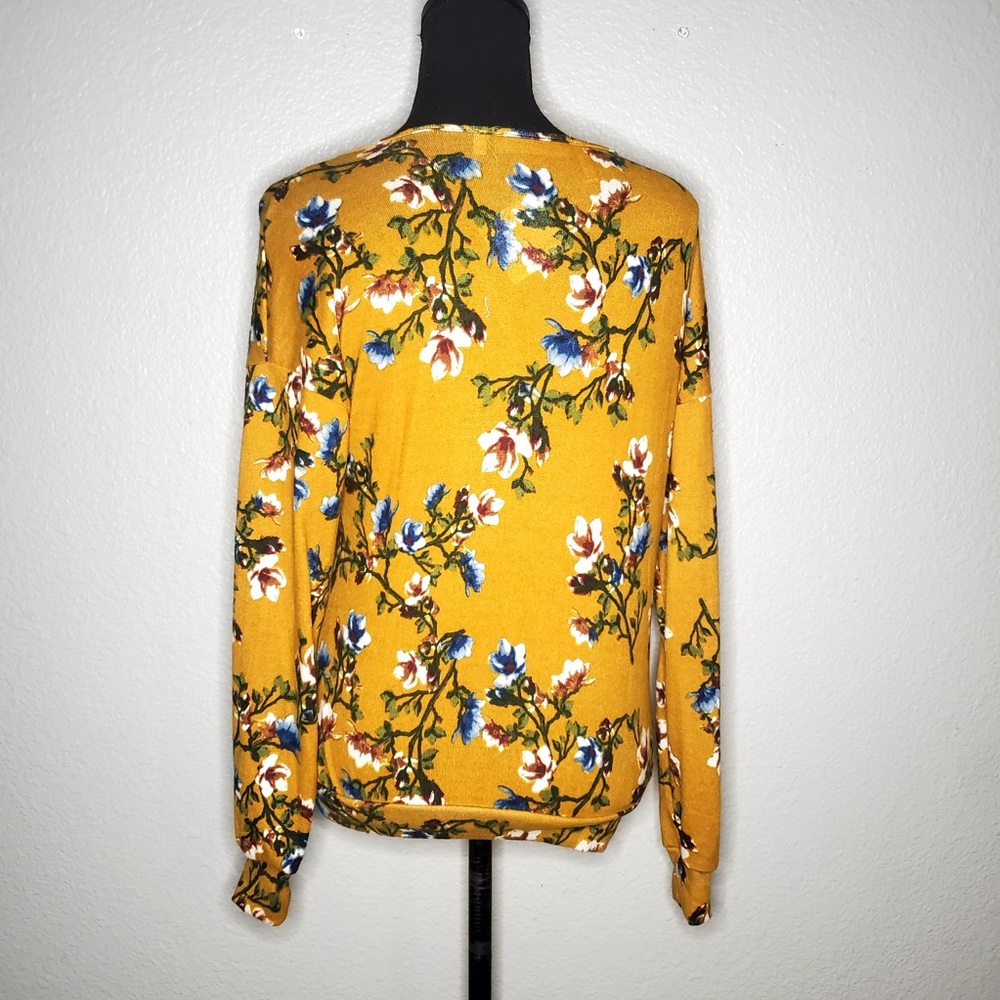 Available By Angela Fashion yellow flower Size small Ladies Blouse NEW - Picture 2 of 5